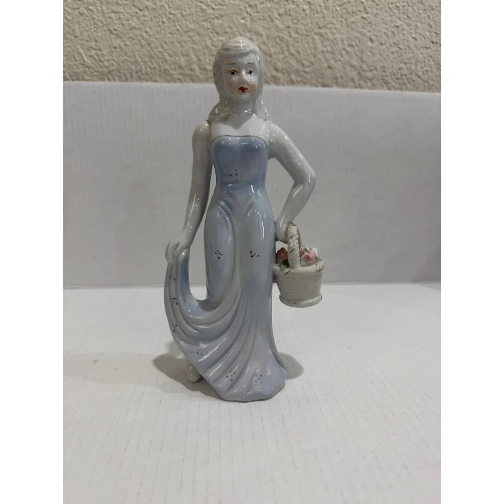 Figurine Figura de Porcelana Mujer con Canasta de Flores – Vintage